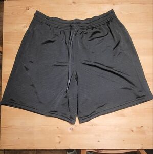 Lululemon relaxed fit mesh training short 8"